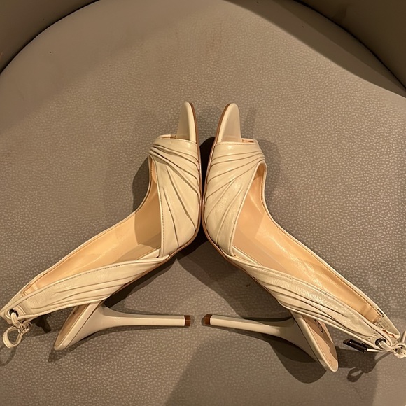 Guess Leather Open Toe Heels With Back Bow Accent - Picture 5 of 9